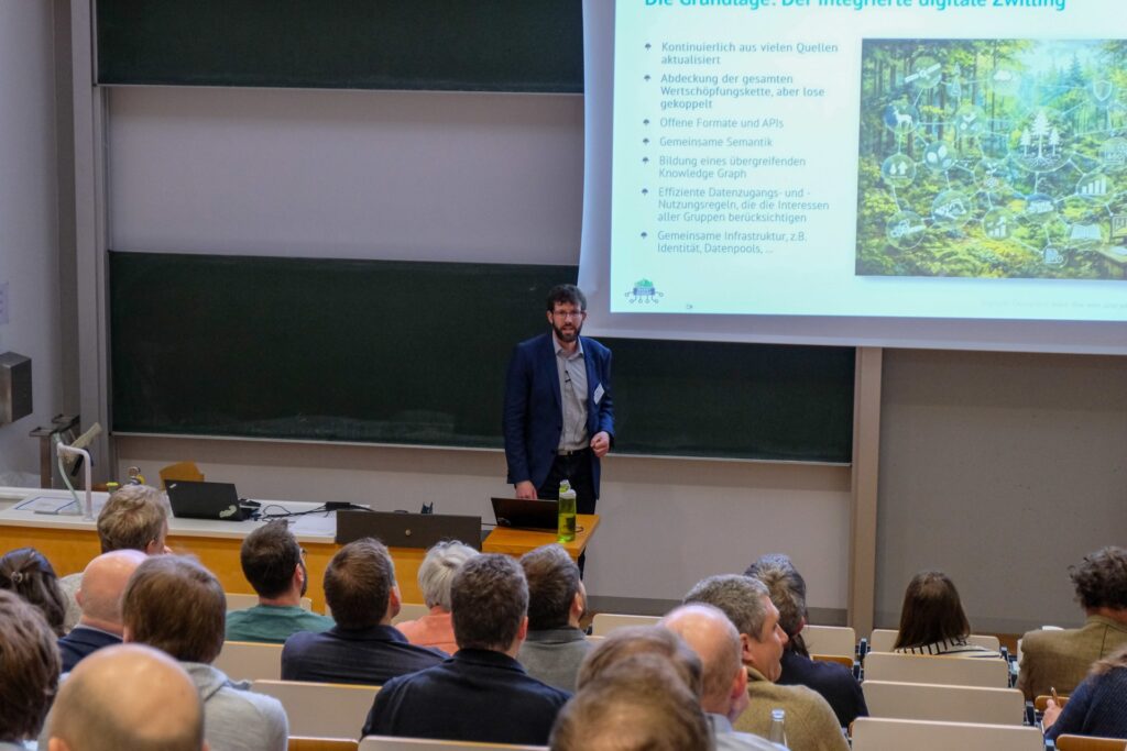 Thorsten Reitz, CEO of wetransform during his presentation at SmartForest 2026. Image: wetransform.